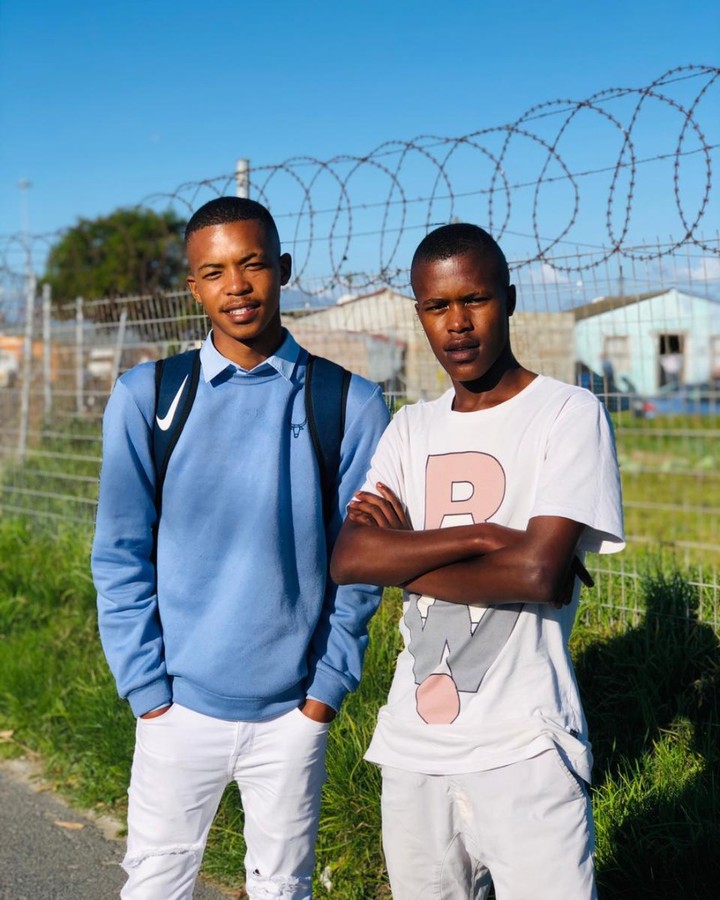 Mroza Fakude – Isitha Esikhulu Mp3 Download