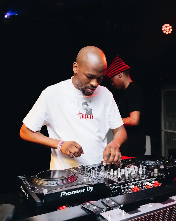 Mr Thela – Live in London (SKYY Vodka Mix) Mp3 Download